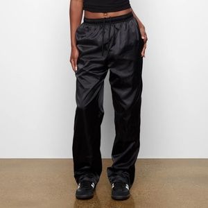 SKIMS UTILITY SPORT TRACK PANT NWT Onyx black, sizes XL and 2X (XXL)